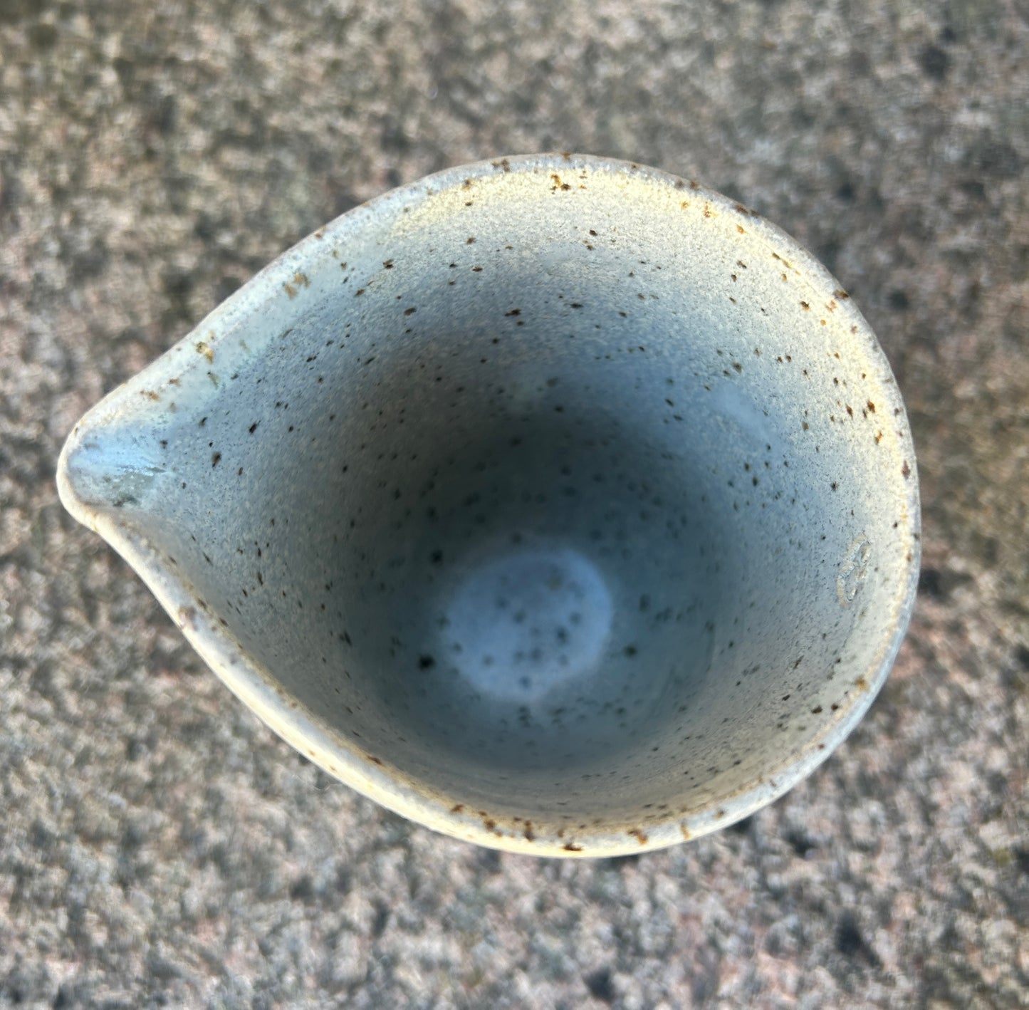 Kanna melerad ljusgrå