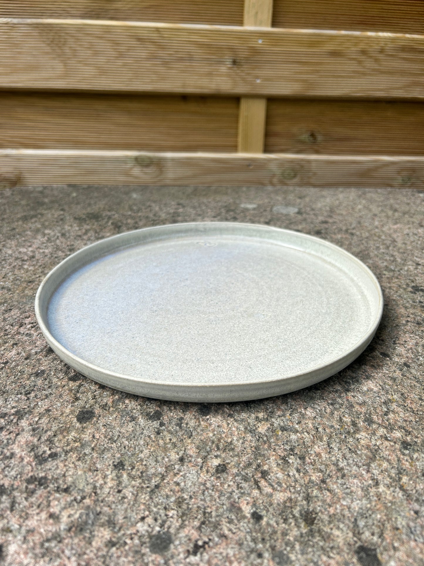 Tallrik stor ljusgrå
