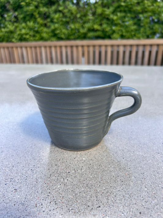 Kopp med öra mörkgrå