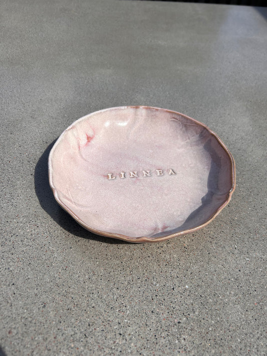 Barntallrik med namn rosa